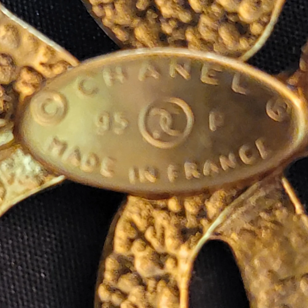 CHANEL | VINTAGE CC SQUIGGLE FLOWER PENDANT SPRING 1995 - Picture 5 of 7